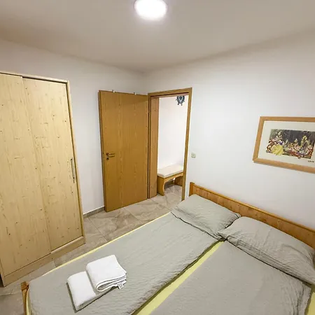 Lighthouse Apartament *