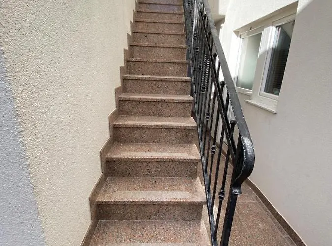 Lighthouse アパート